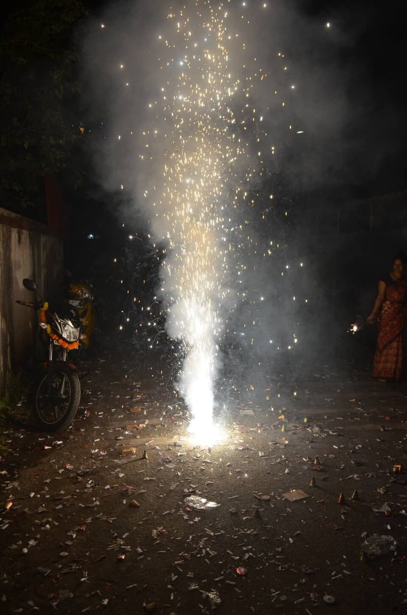 Tri Colour (Mega) (Multi Colour With Crackling) — Fancy Mega Fountain Night Fun